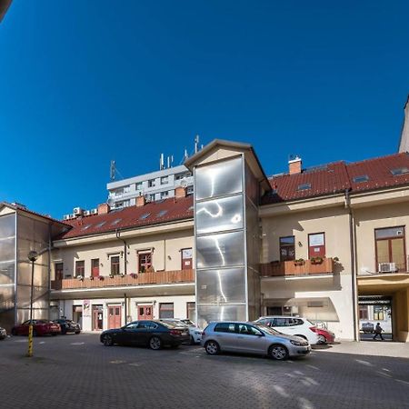 Understreet Studio With Private Parking Кошице Экстерьер фото