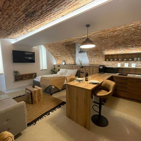 Understreet Studio With Private Parking Кошице Экстерьер фото
