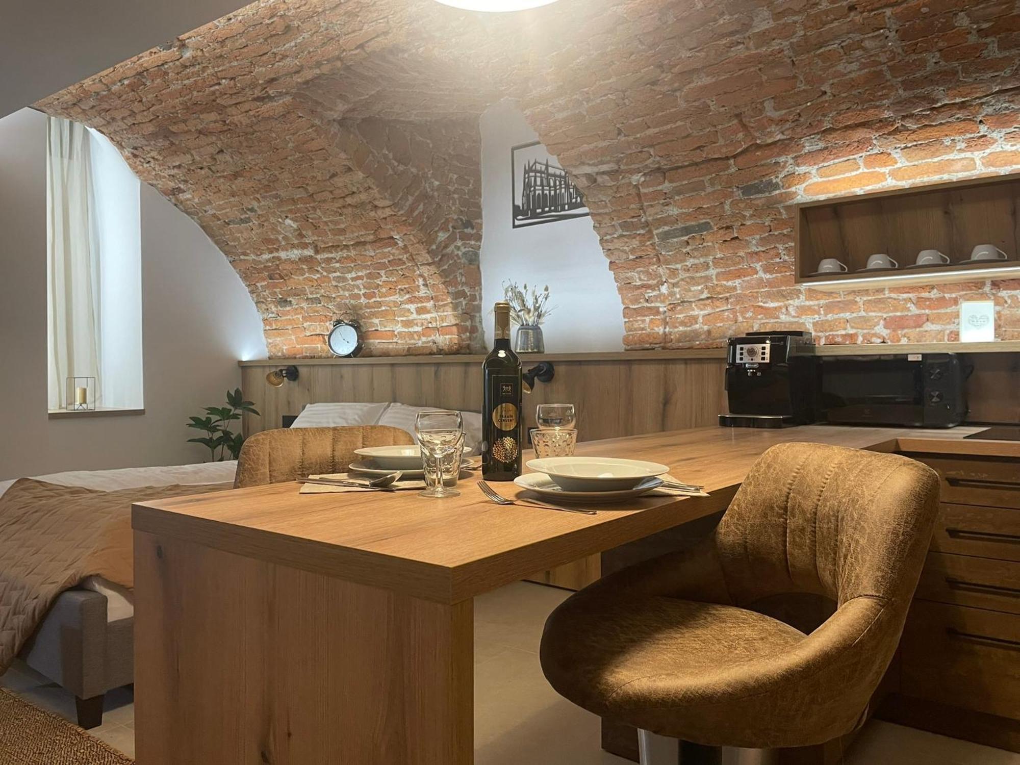 Understreet Studio With Private Parking Кошице Экстерьер фото
