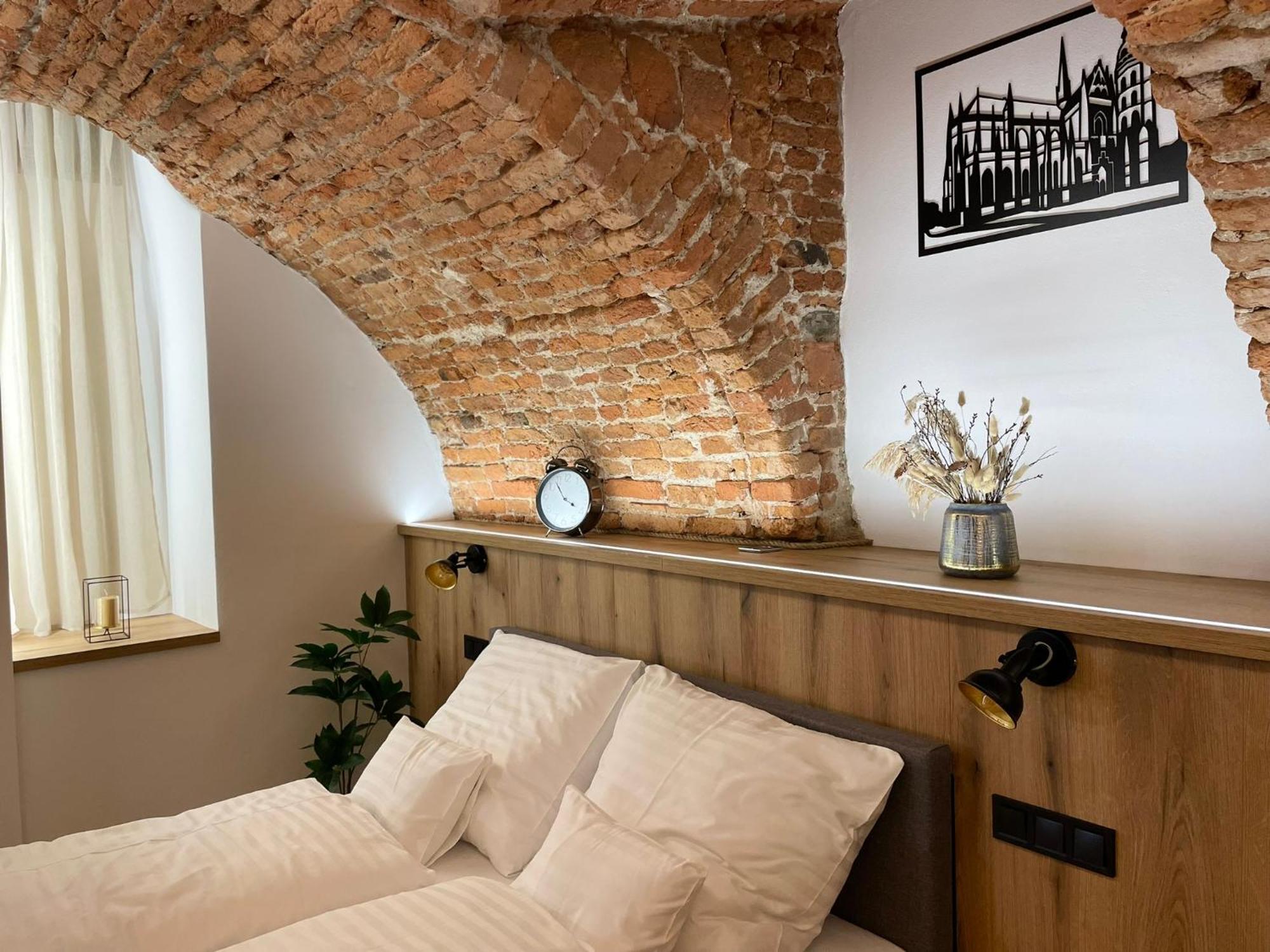 Understreet Studio With Private Parking Кошице Экстерьер фото