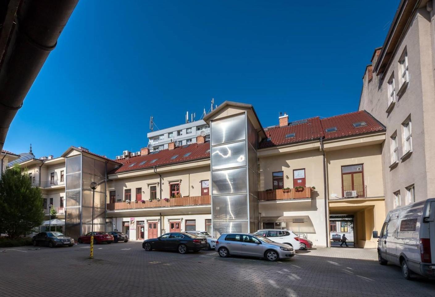Understreet Studio With Private Parking Кошице Экстерьер фото