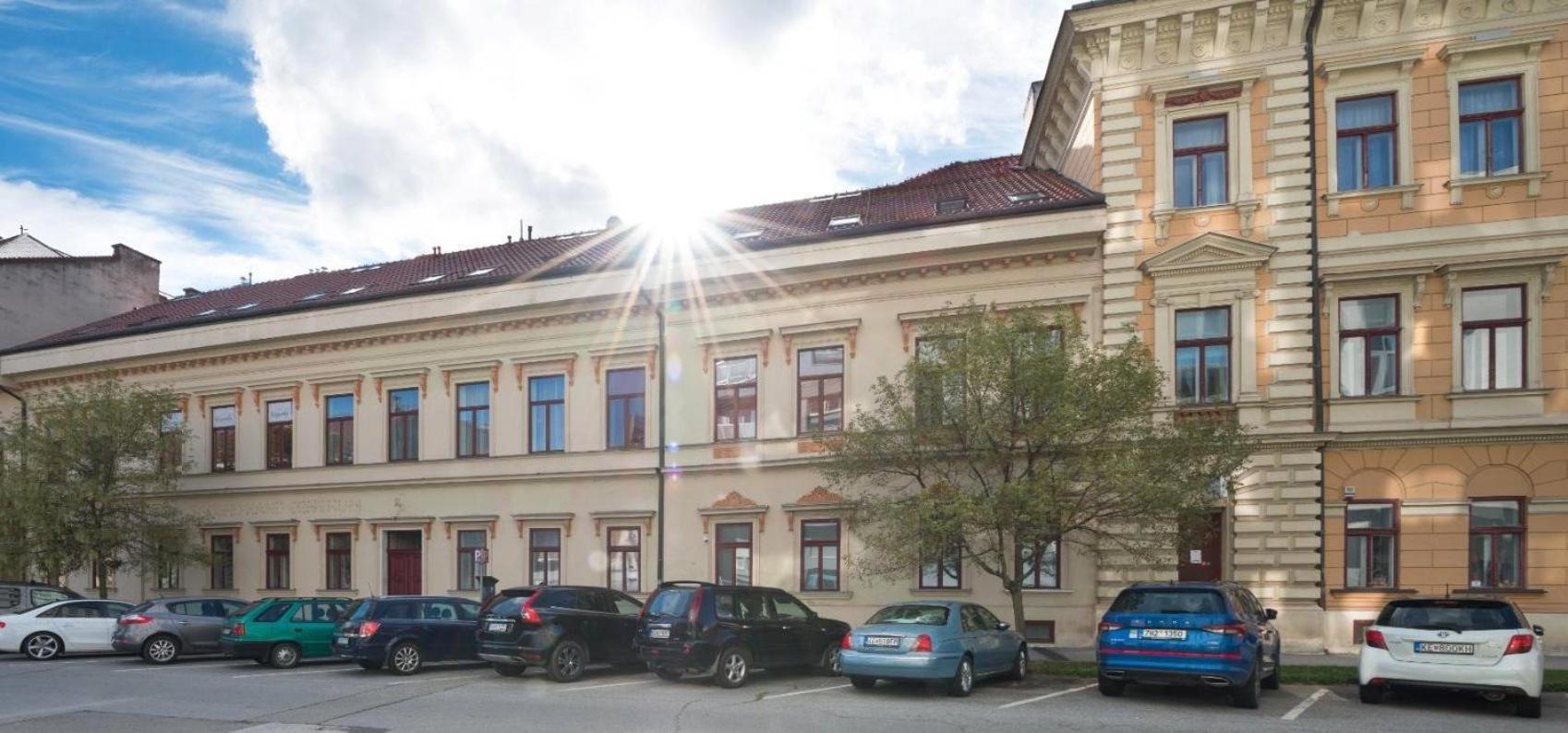 Understreet Studio With Private Parking Кошице Экстерьер фото