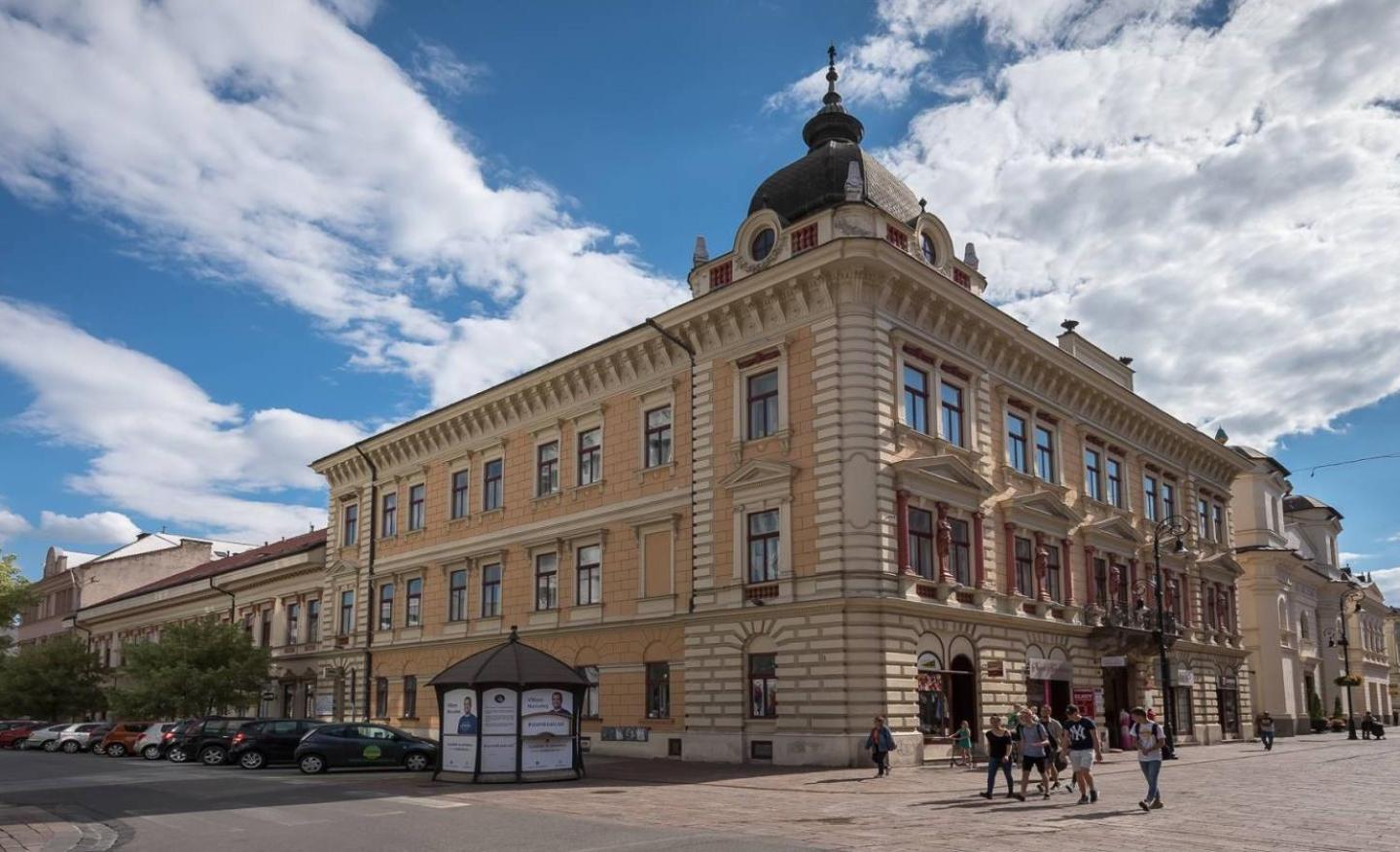 Understreet Studio With Private Parking Кошице Экстерьер фото