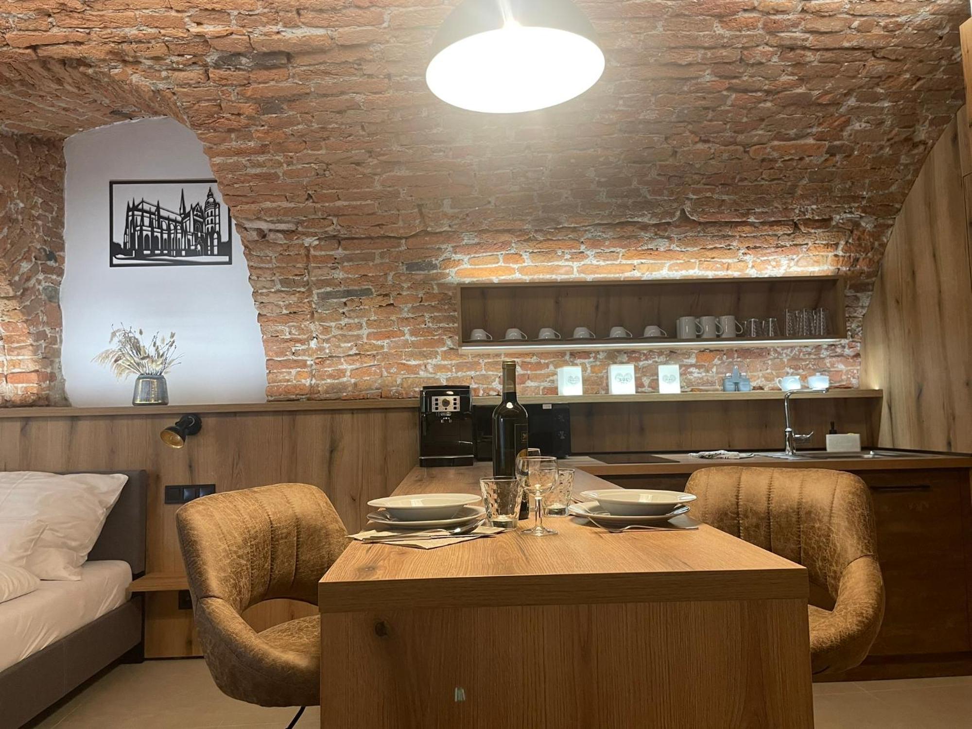 Understreet Studio With Private Parking Кошице Экстерьер фото
