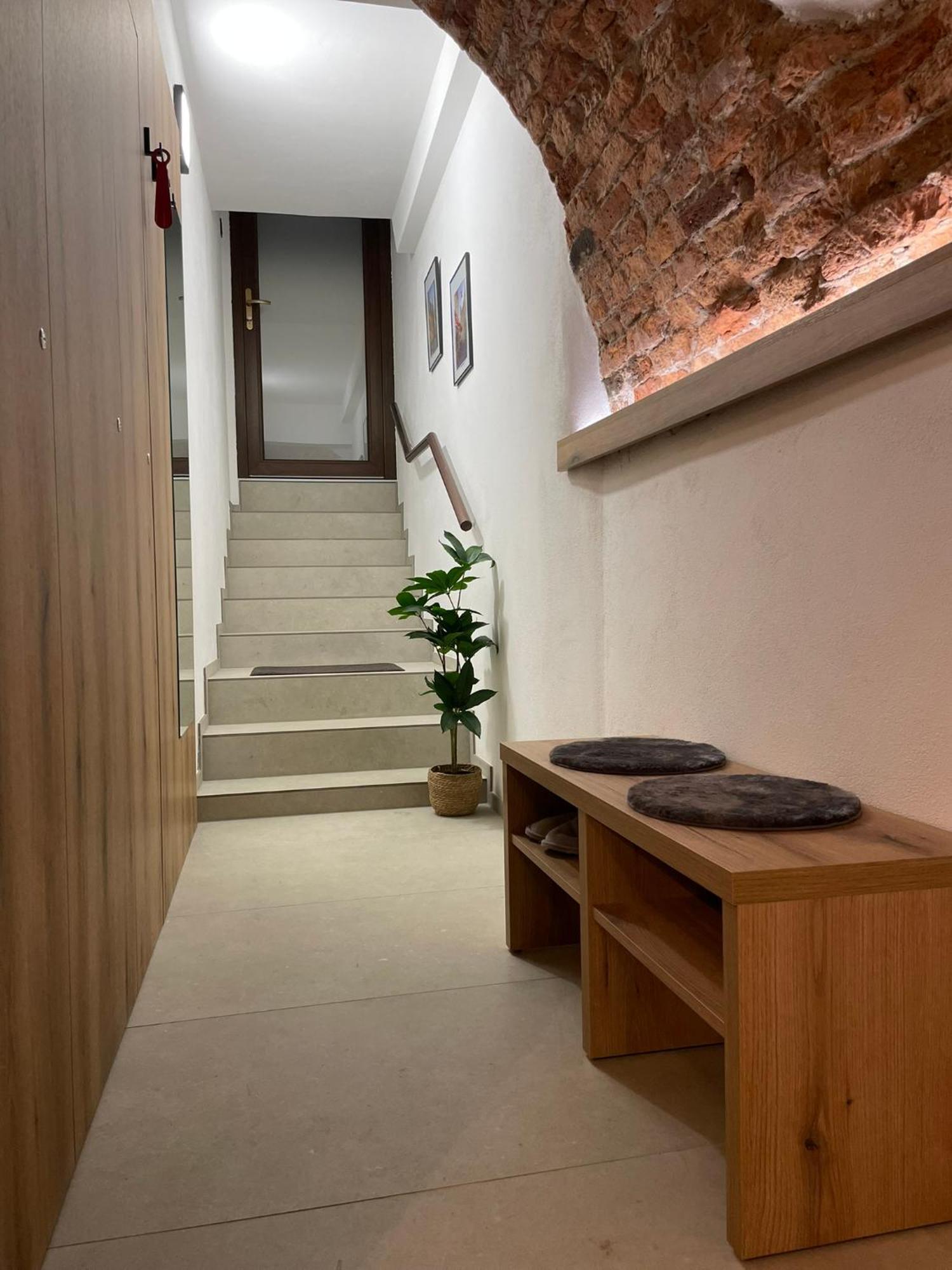 Understreet Studio With Private Parking Кошице Экстерьер фото