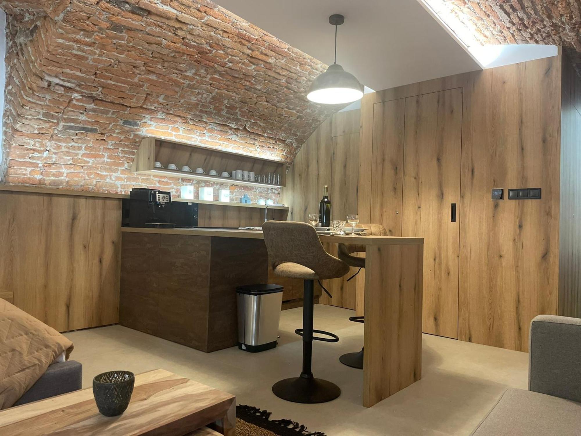 Understreet Studio With Private Parking Кошице Экстерьер фото